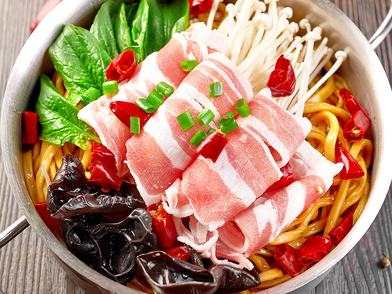 鄭將軍排骨燜面-三線肉燜面