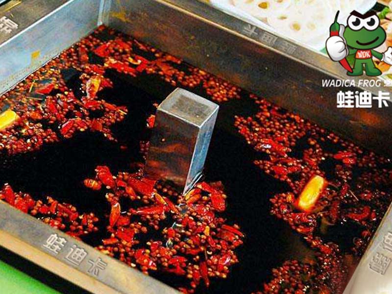 蛙迪卡美蛙魚頭火鍋-紅油鍋