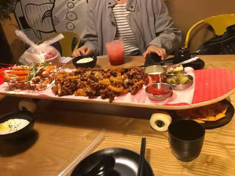 滑板雞夢想主題餐廳