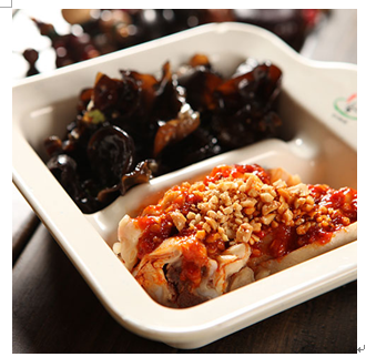 格朗合米線店美食產品-木耳配醬口水雞