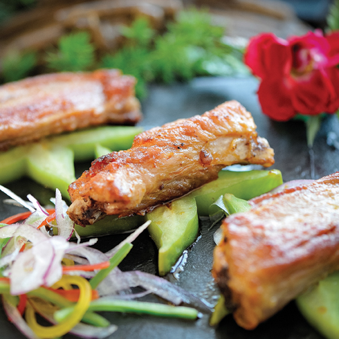 宇食天下湯烤噴泉火鍋-現烤排骨