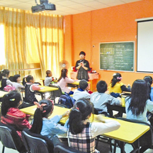 新藝代美術(shù)培訓-教學現(xiàn)場