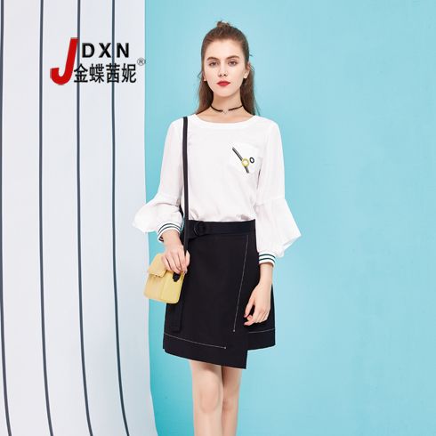 金蝶茜妮女裝-泡泡袖套頭時尚裝